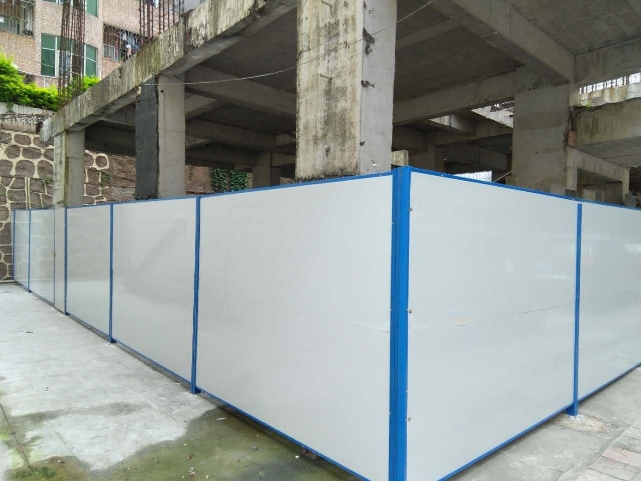 深圳坂田街道工程現場安裝旭東彩鋼圍擋