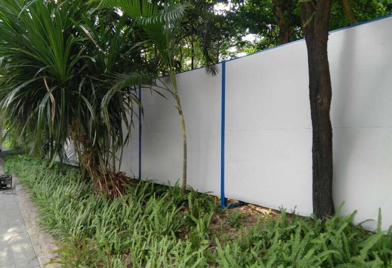 「PVC圍擋廠家」PVC圍擋在施工搭建是要注意哪些問題點？