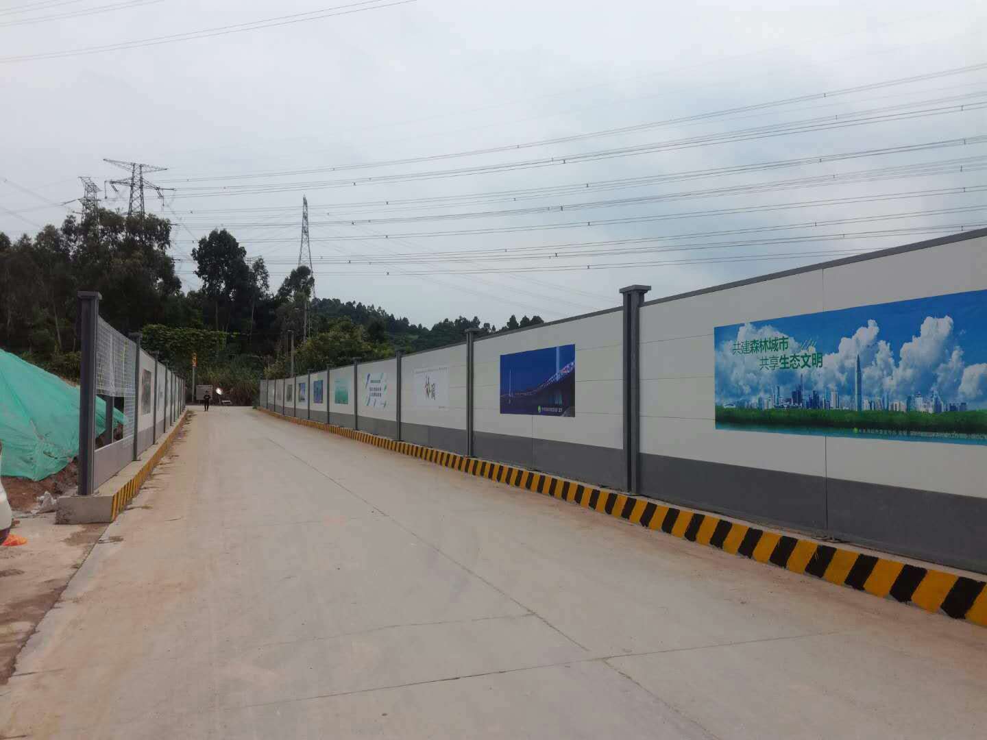 開展“一個圍擋”建設 讓城區環境美起來