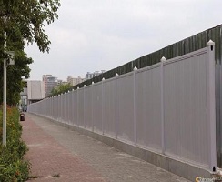 工程建設服務中，使用PVC施工圍擋有什么特點